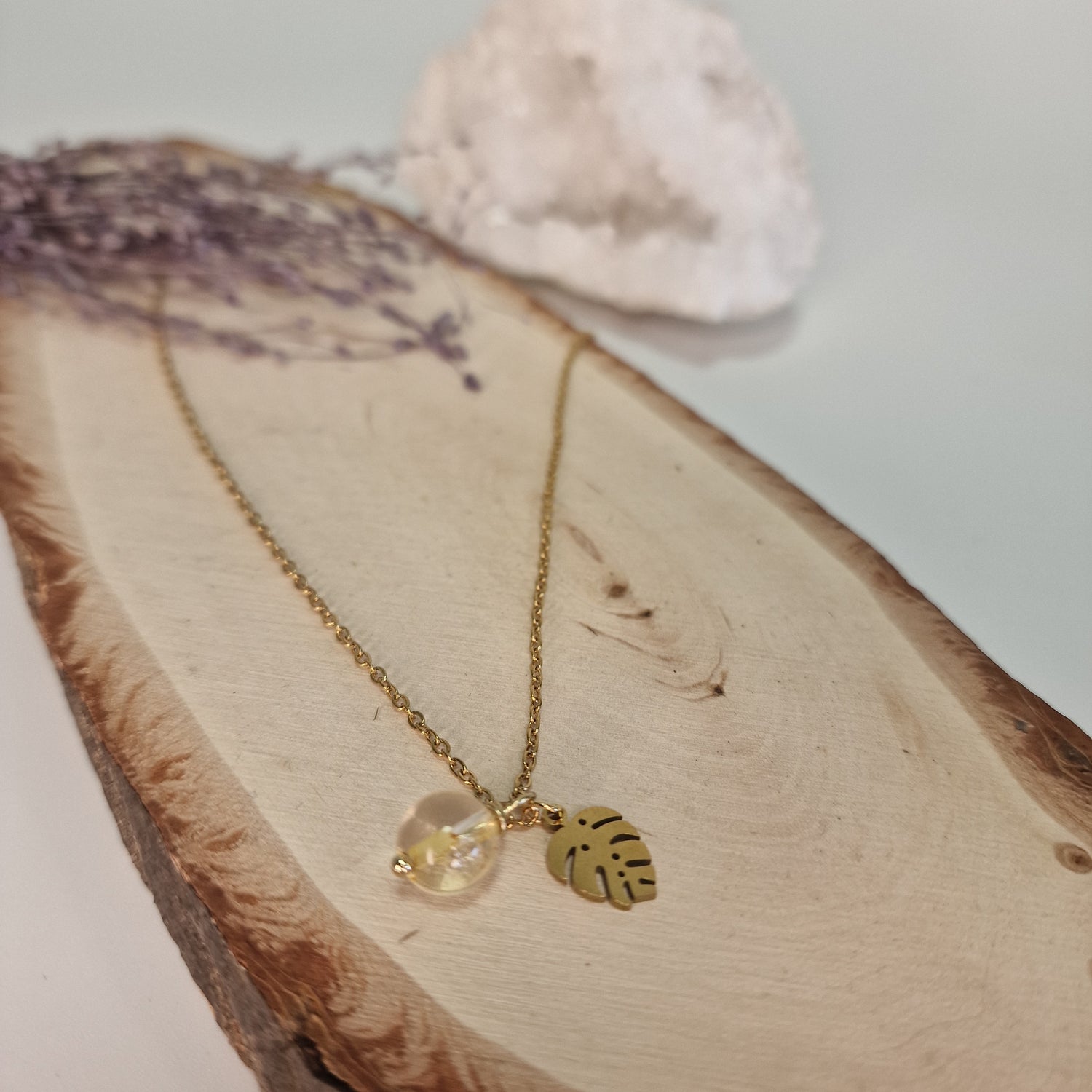 Collier artisanal avec des pierres naturelles