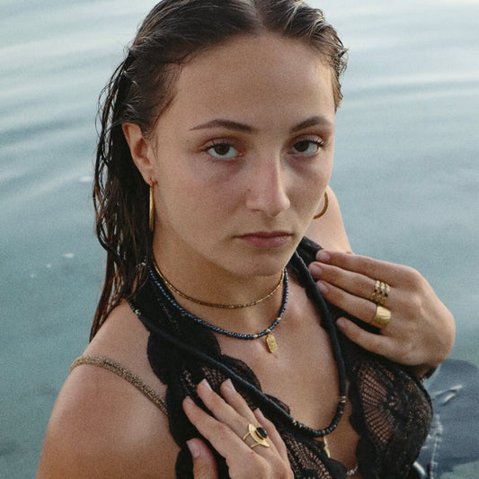 Collection Tropical spirit  - Collier perle heishi noir et pendentif acier