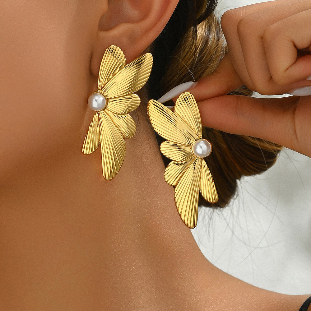 Clou fleur et perle blanche
