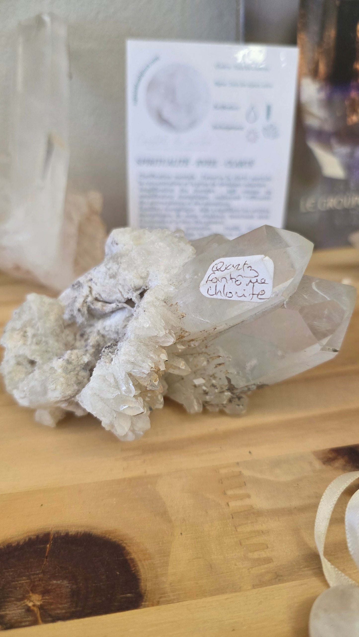 Cristal de roche pointe fantôme inclusion chlorite