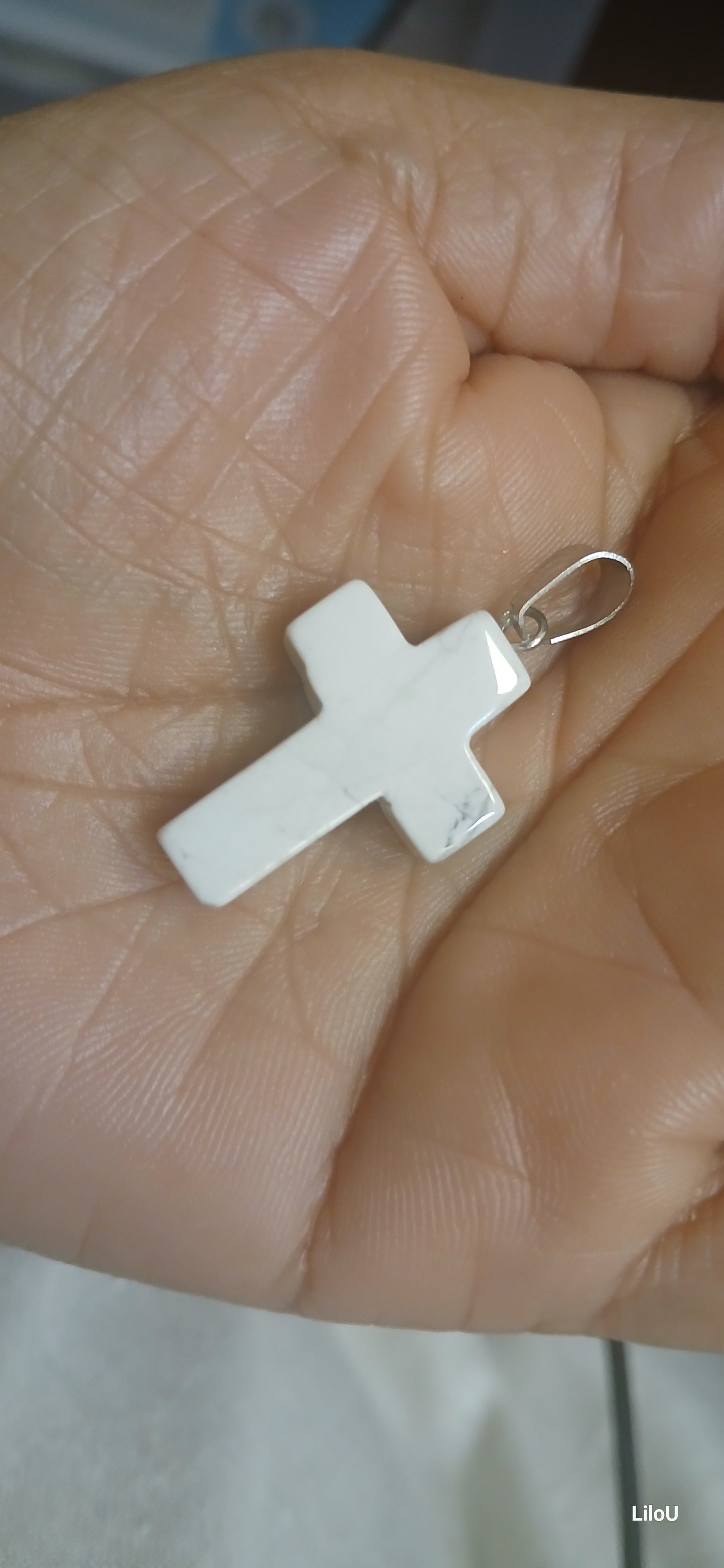 Pendentif howlite croix