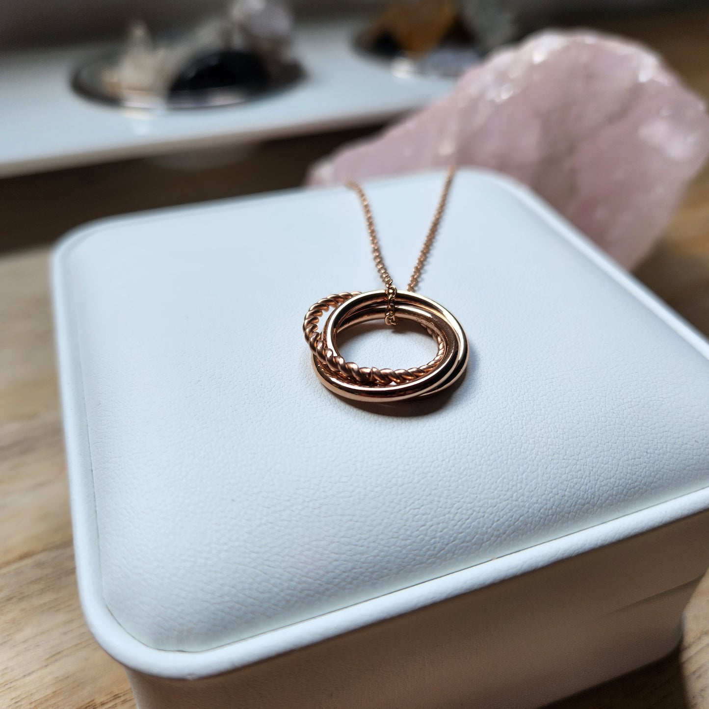 Collier bouddhiste avec mantra gravé