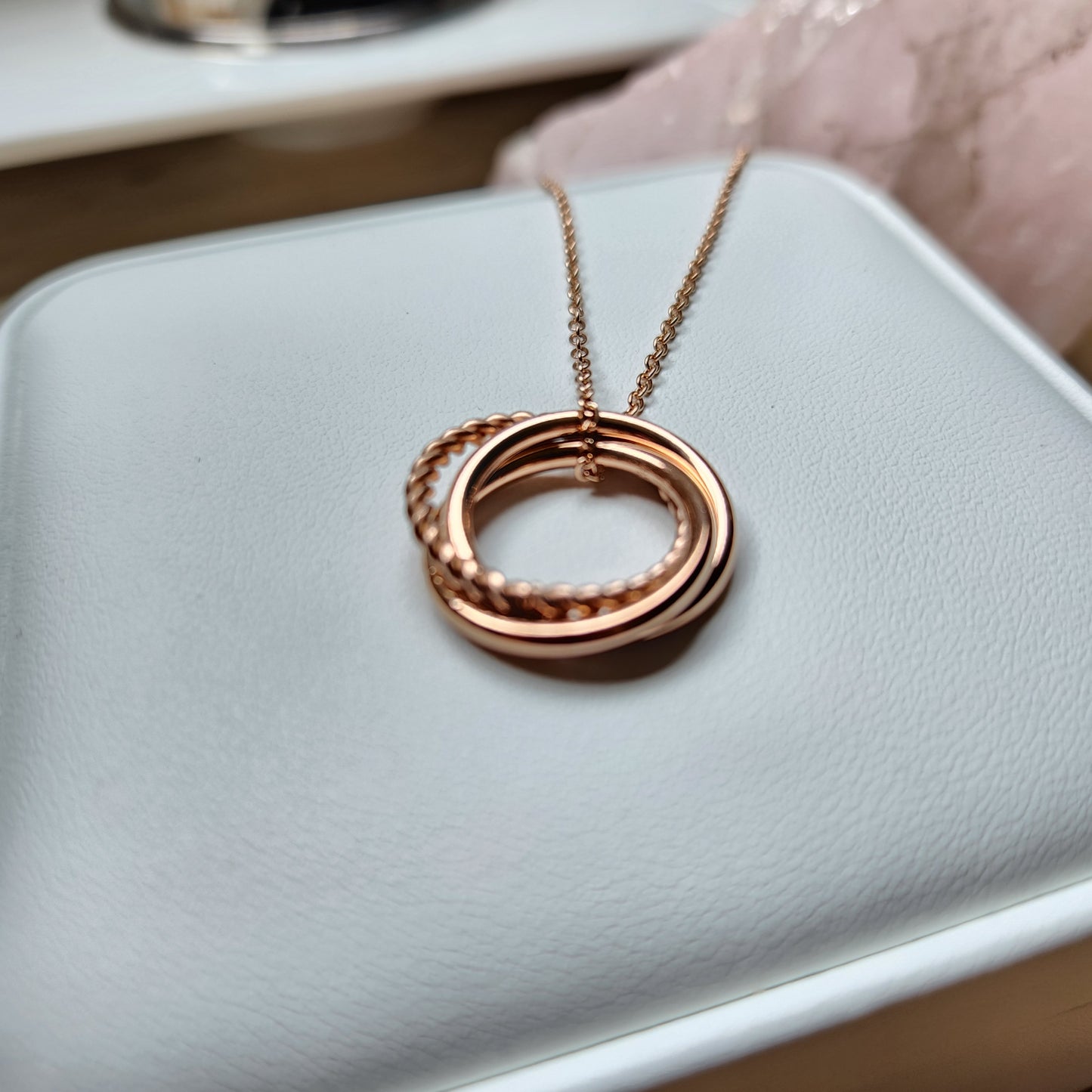 Collier bouddhiste avec mantra gravé