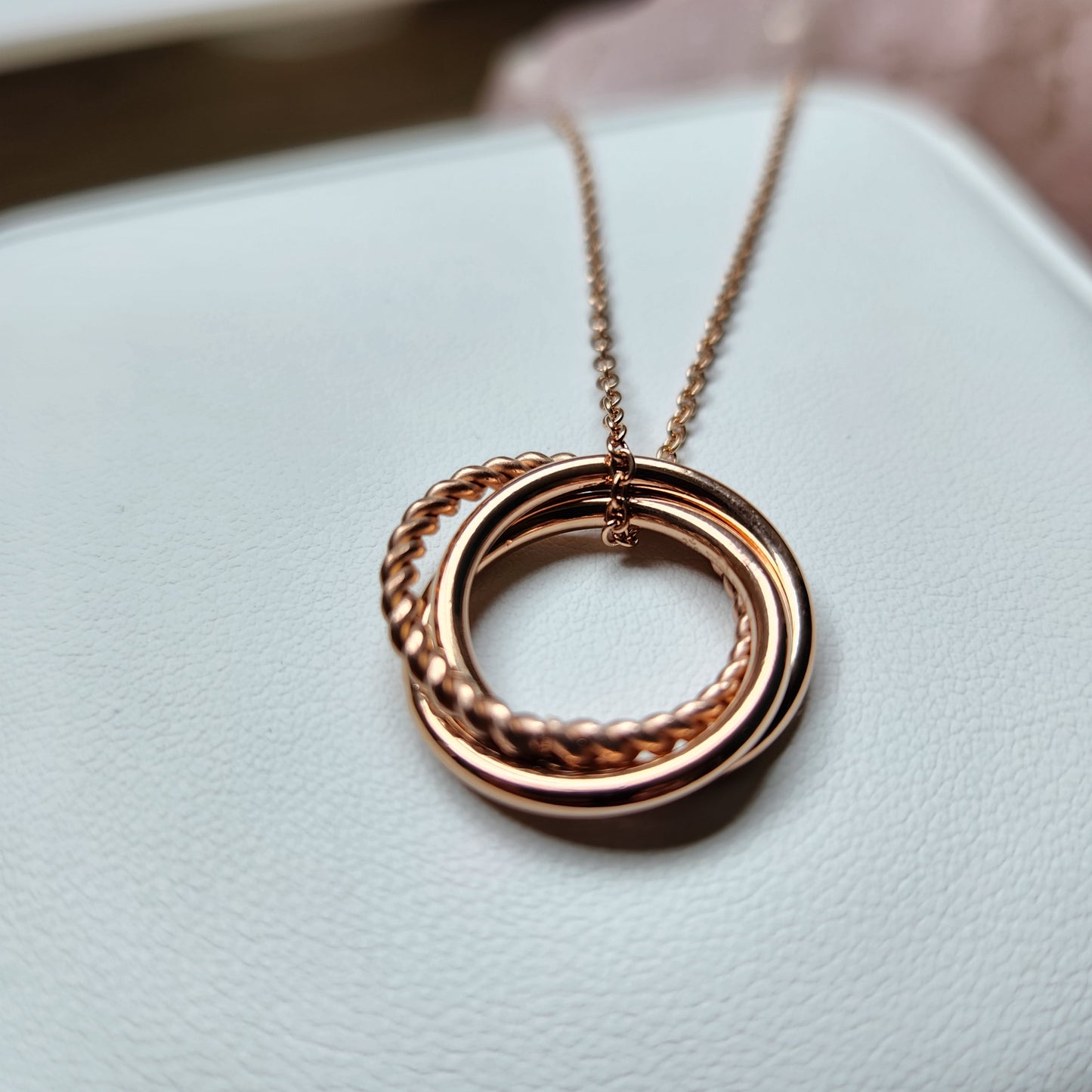 Collier bouddhiste avec mantra gravé