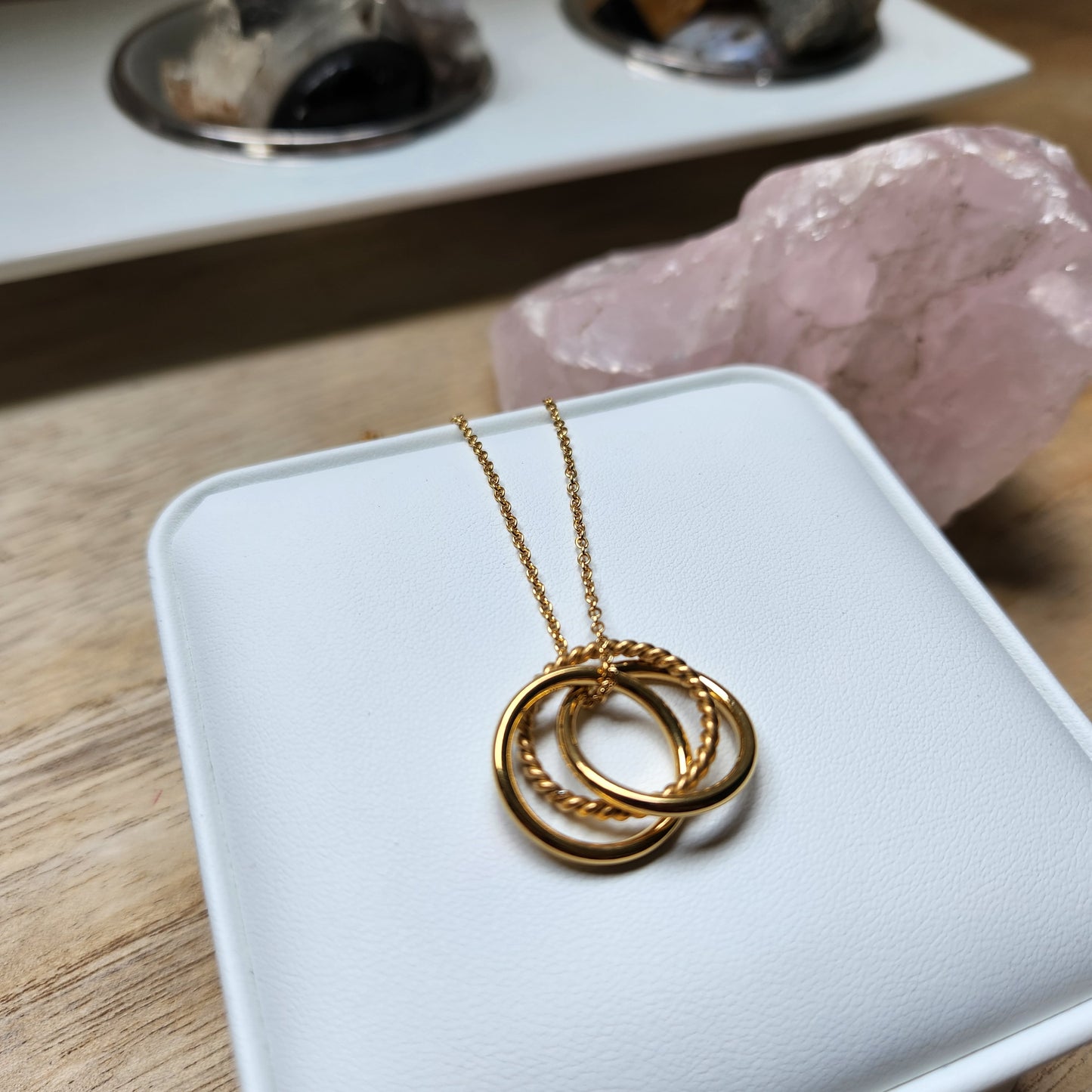Collier bouddhiste avec mantra gravé