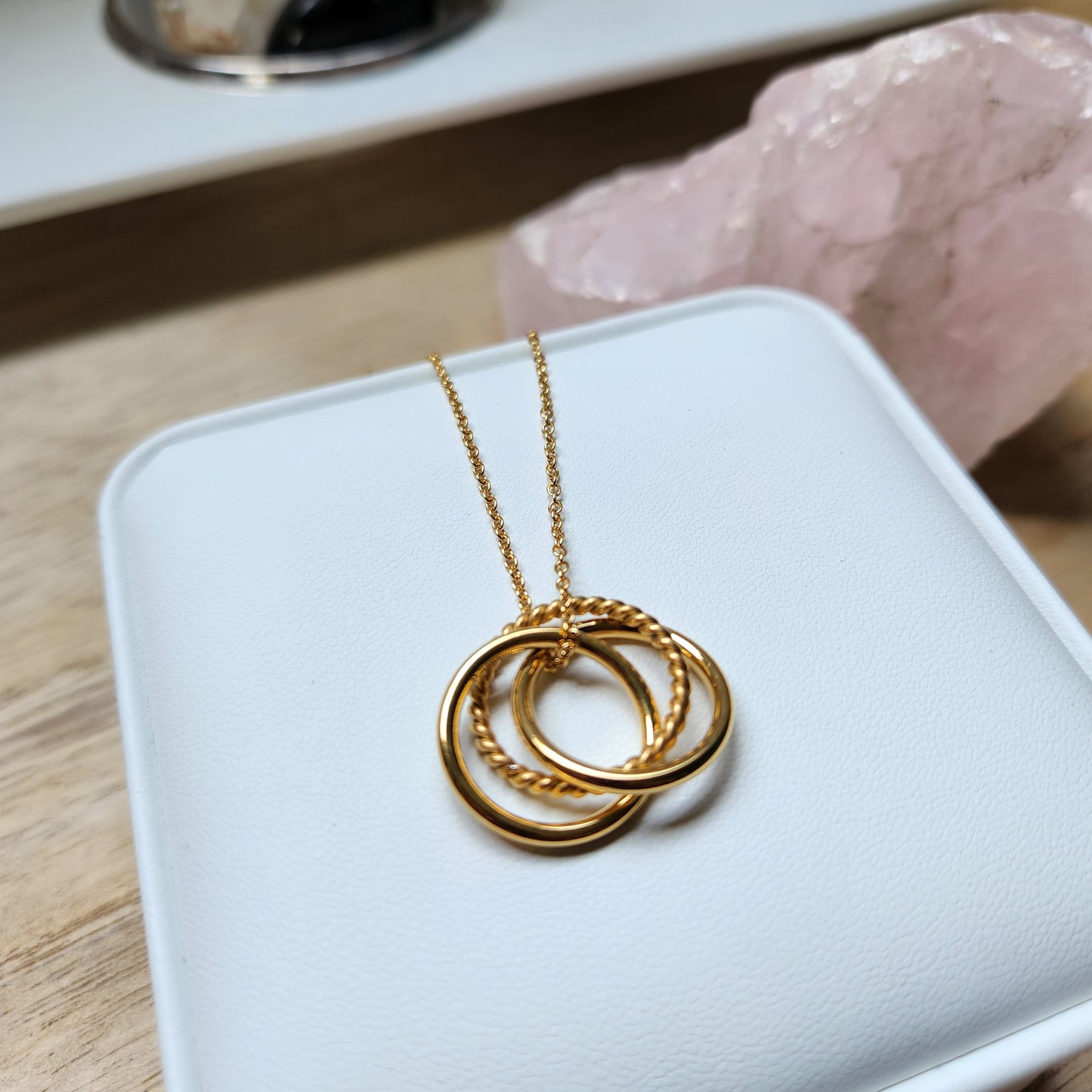 Collier bouddhiste avec mantra gravé