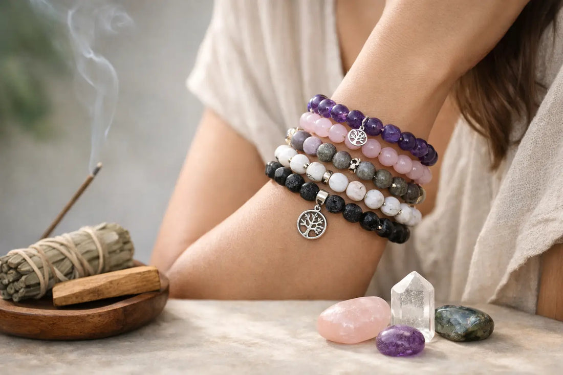 Comment porter plusieurs bracelets en pierres ?