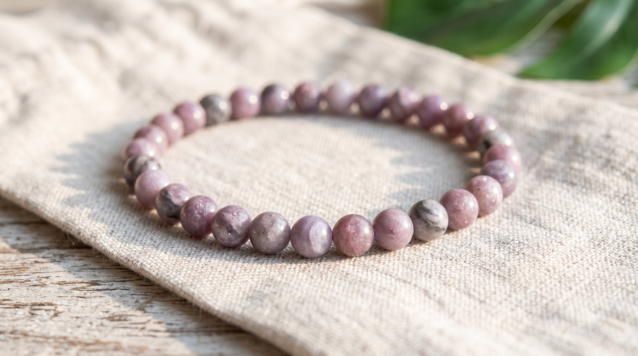 Bracelet en lépidolite naturelle perles 6 mm fait main à La Réunion – La Palette à Bijoux