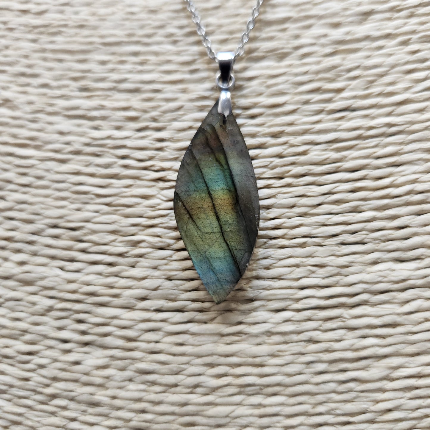 Pendentif labradorite madagascar jaune