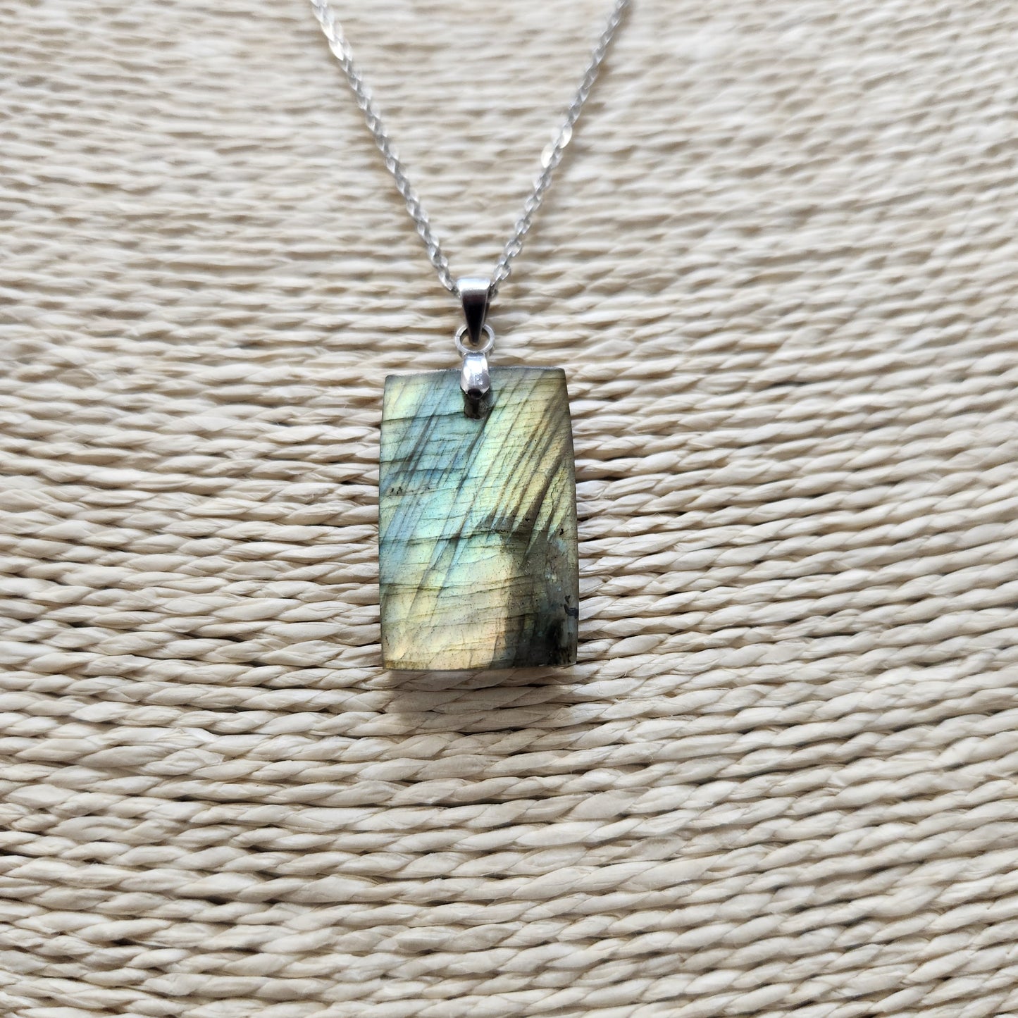 Pendentif labradorite madagascar jaune