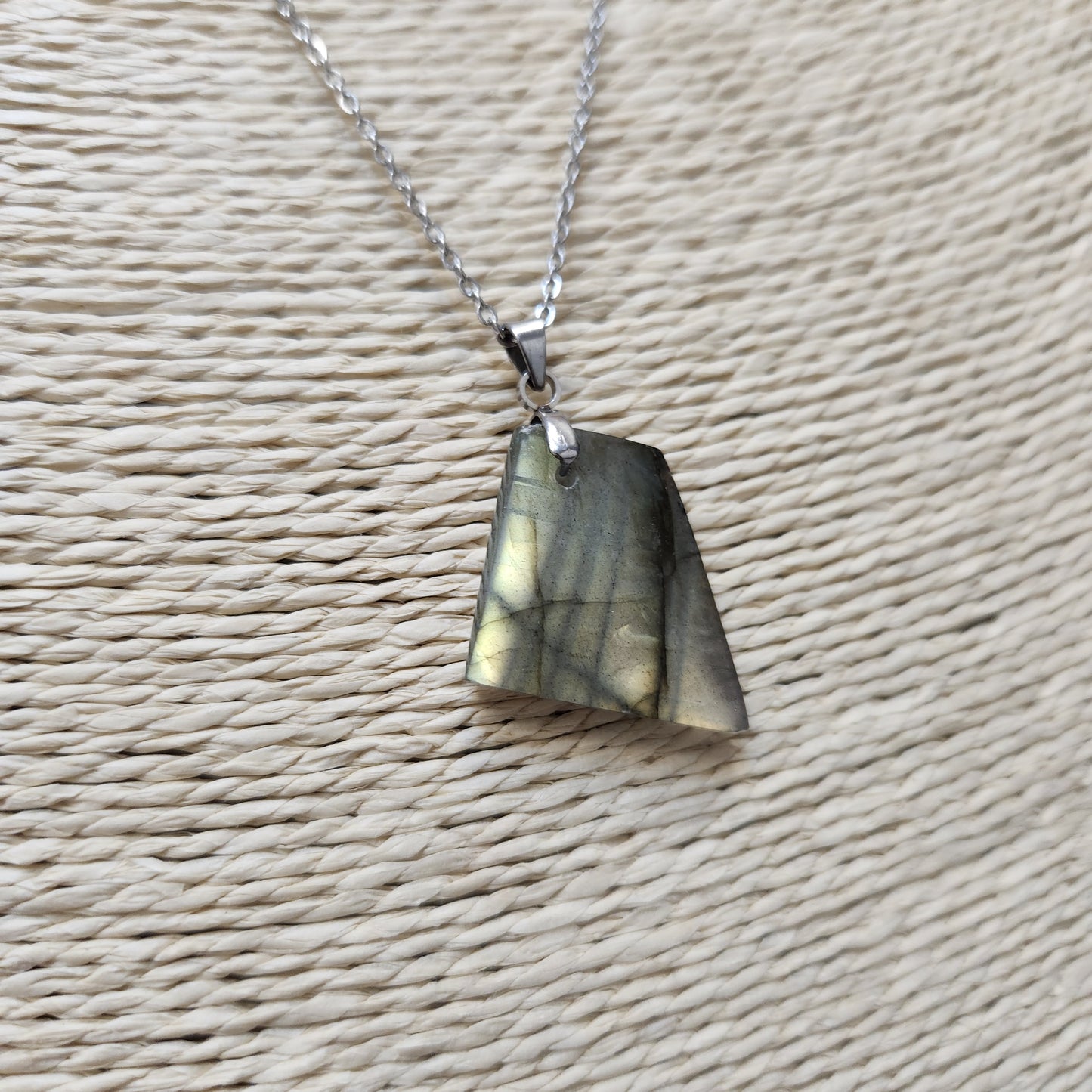 Pendentif labradorite madagascar jaune