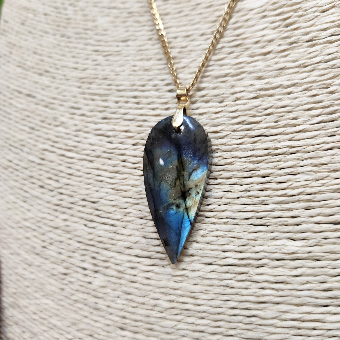 Pendentif labradorite madagascar jaune/bleue