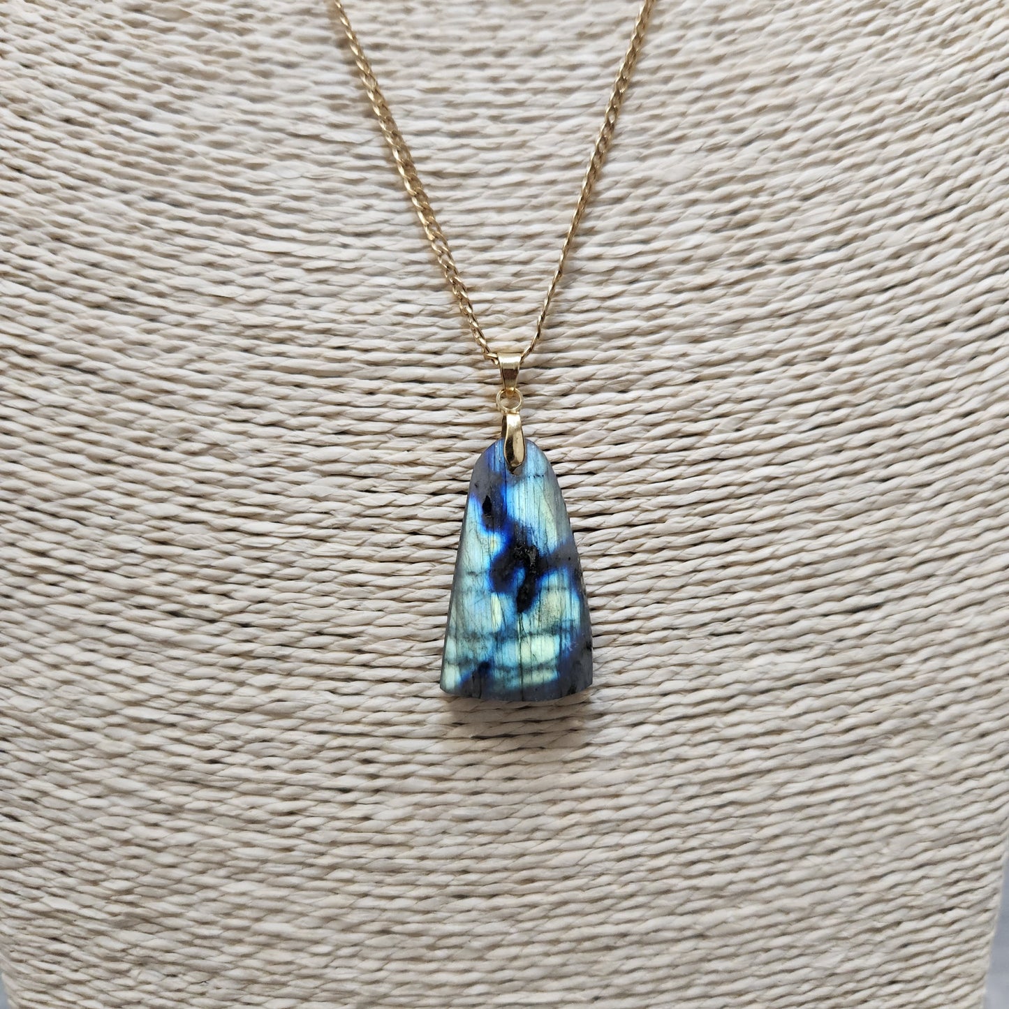 Pendentif labradorite madagascar jaune/bleue