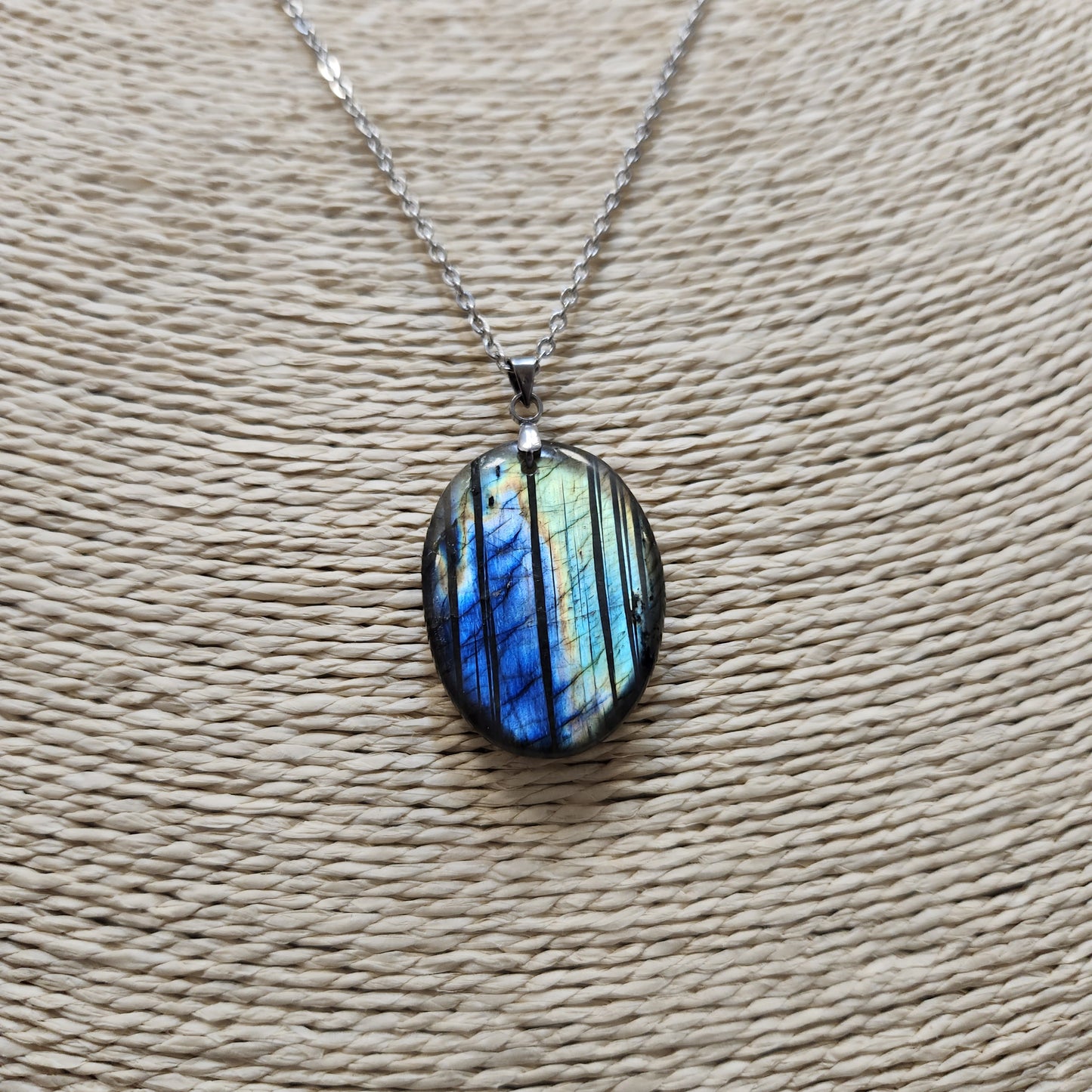 Pendentif labradorite madagascar jaune/bleue