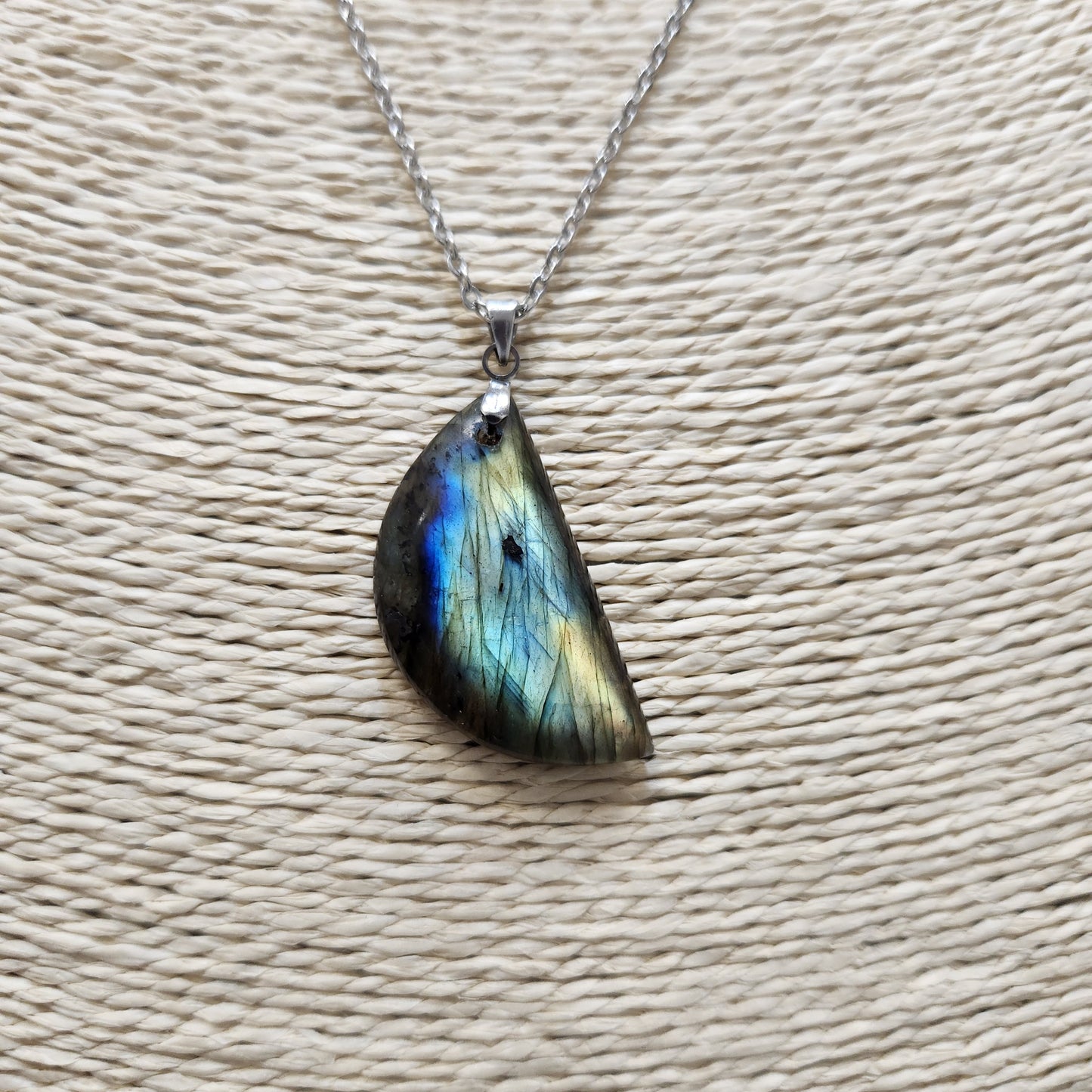 Pendentif labradorite madagascar jaune/bleue