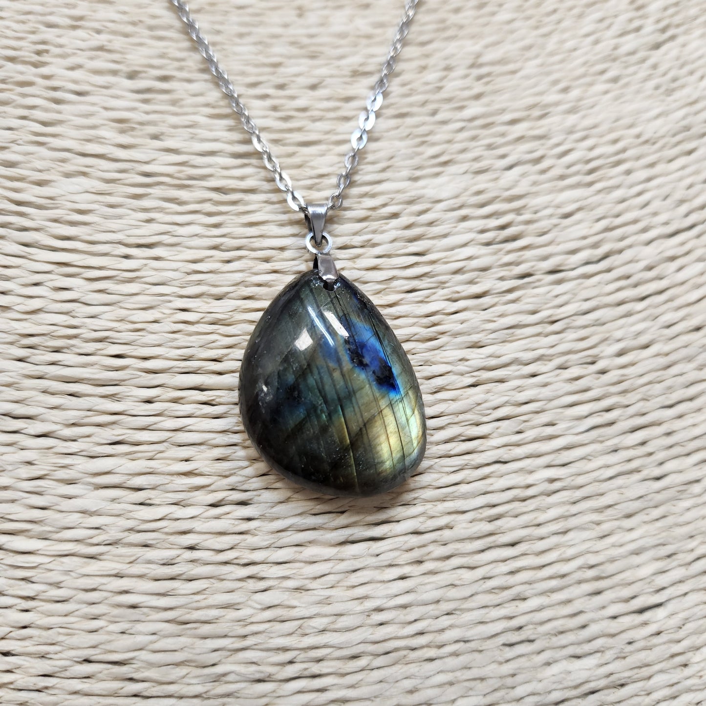 Pendentif labradorite madagascar jaune/bleue