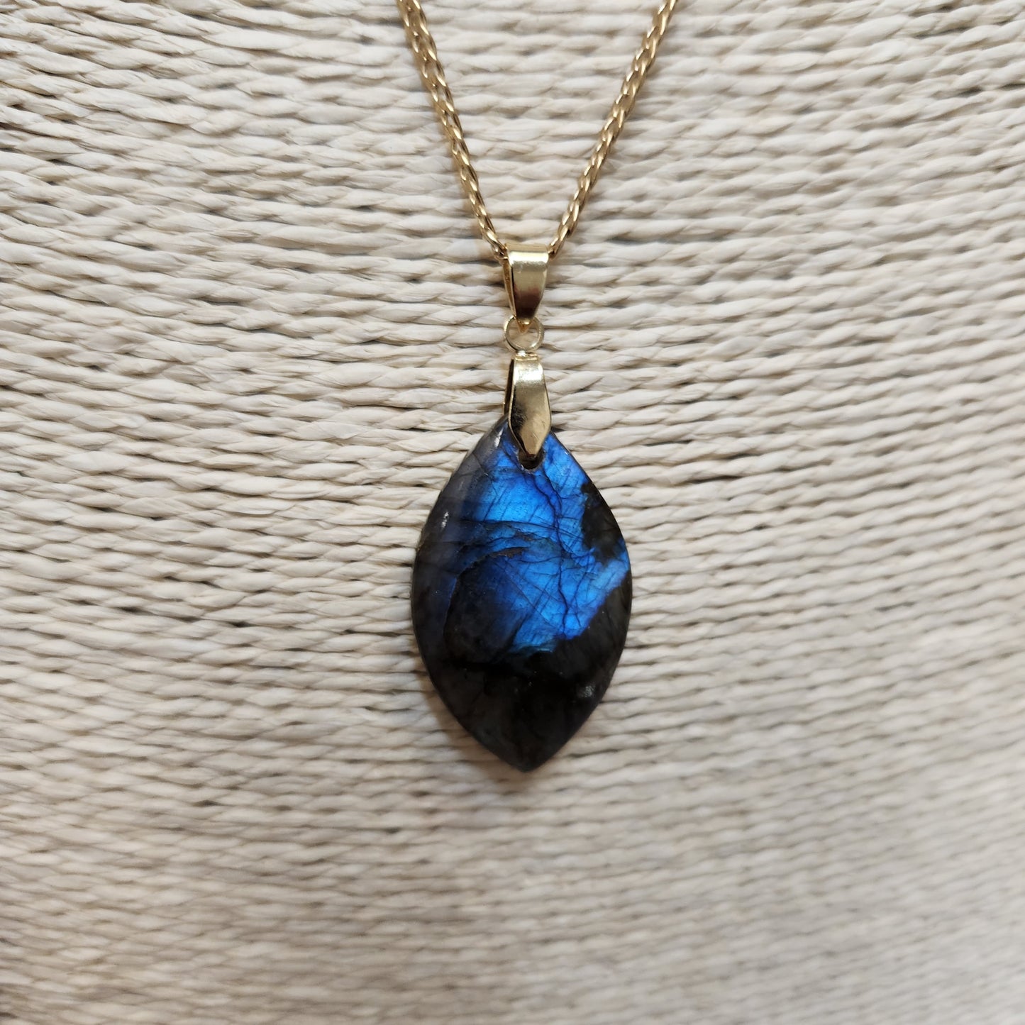 Pendentif labradorite madagascar bleue