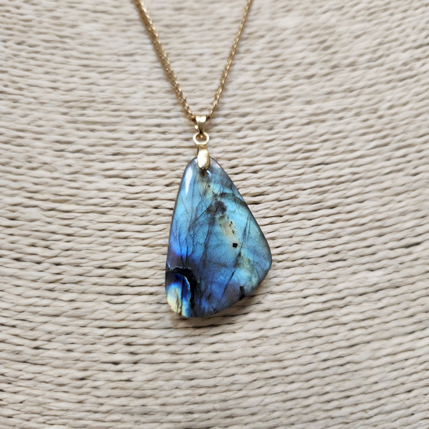 Pendentif labradorite madagascar bleue