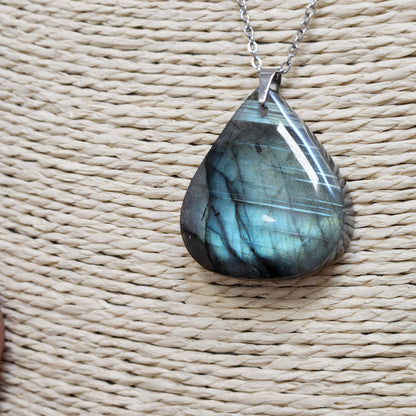 Pendentif labradorite madagascar bleue