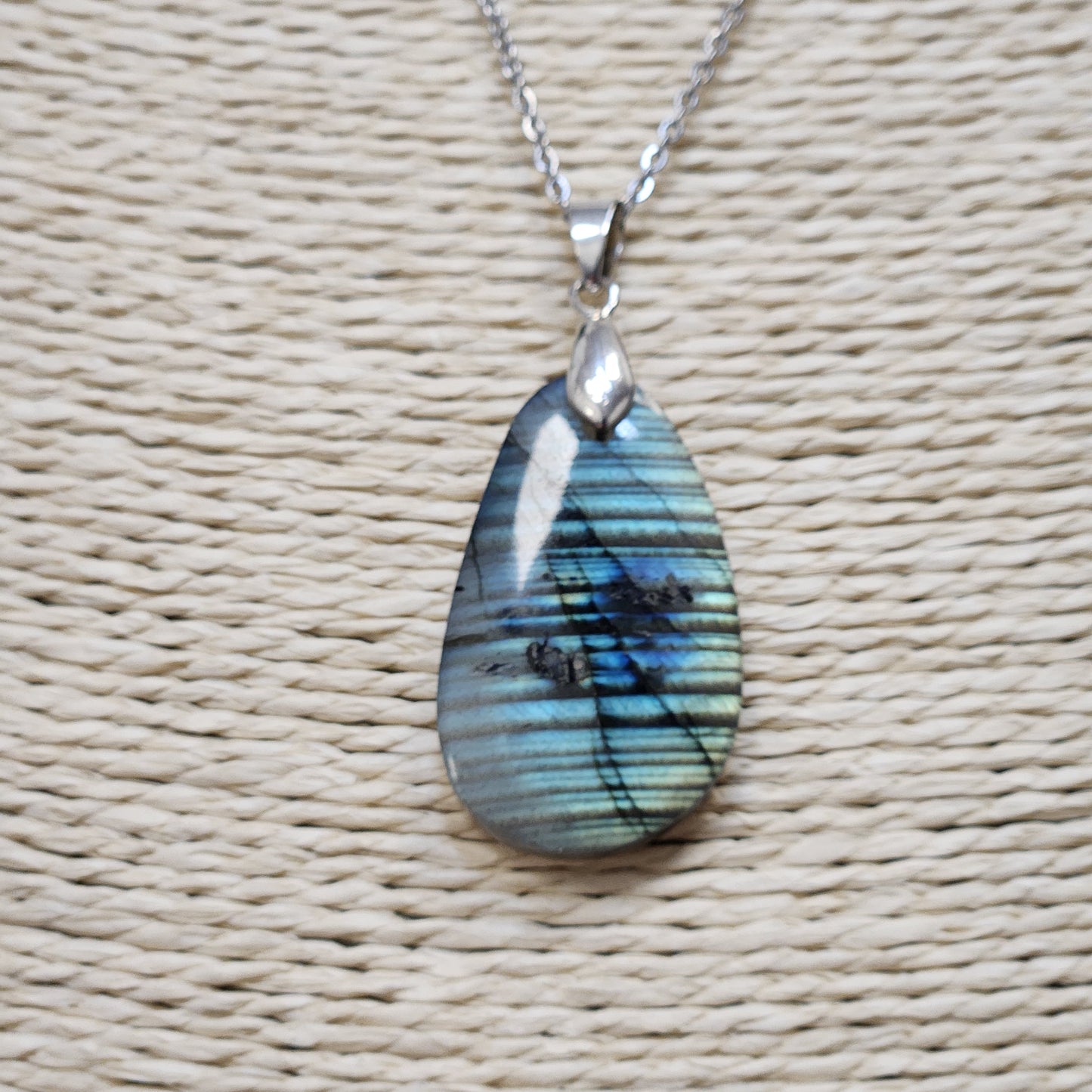 Pendentif labradorite madagascar bleue