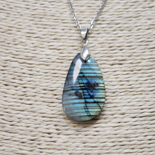 Pendentif labradorite madagascar bleue