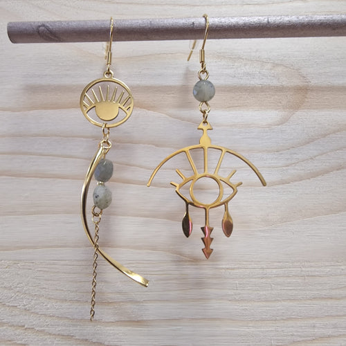 Boucles d'oreille dépareillées Fanny – pierre au choix