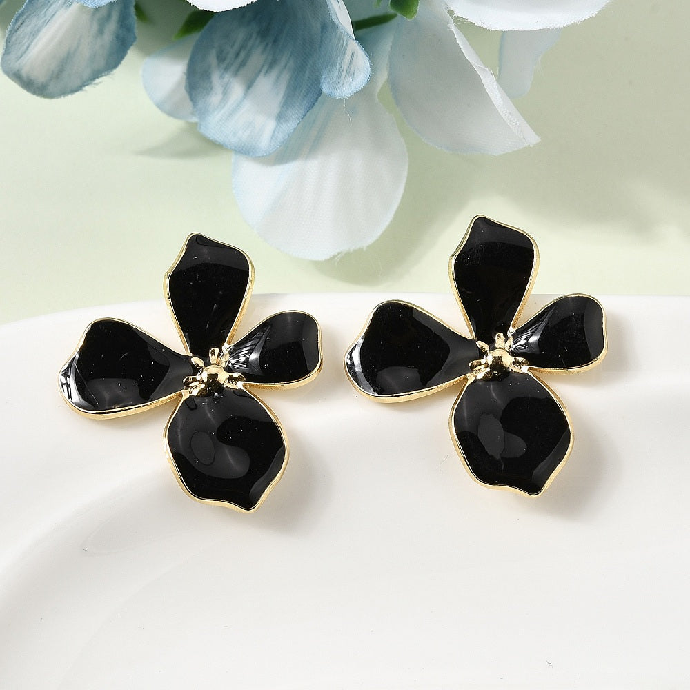 Clou d'oreille fleur émaillé noir