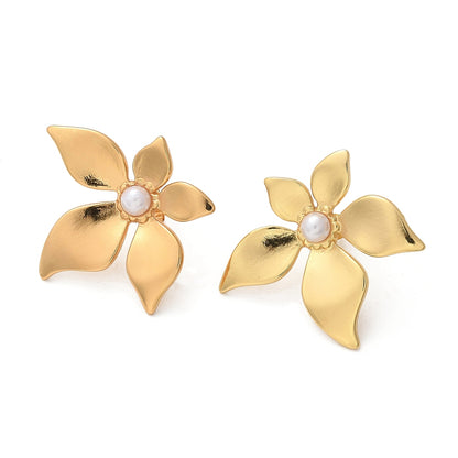 Clou d'oreille fleur et perl