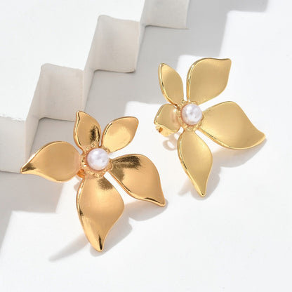 Clou d'oreille fleur et perl