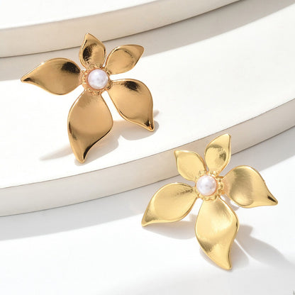 Clou d'oreille fleur et perl