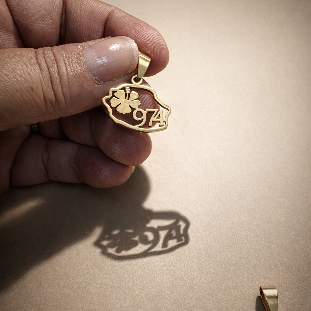 Pendentif carte de l'île de la réunion symbole tropical - 974