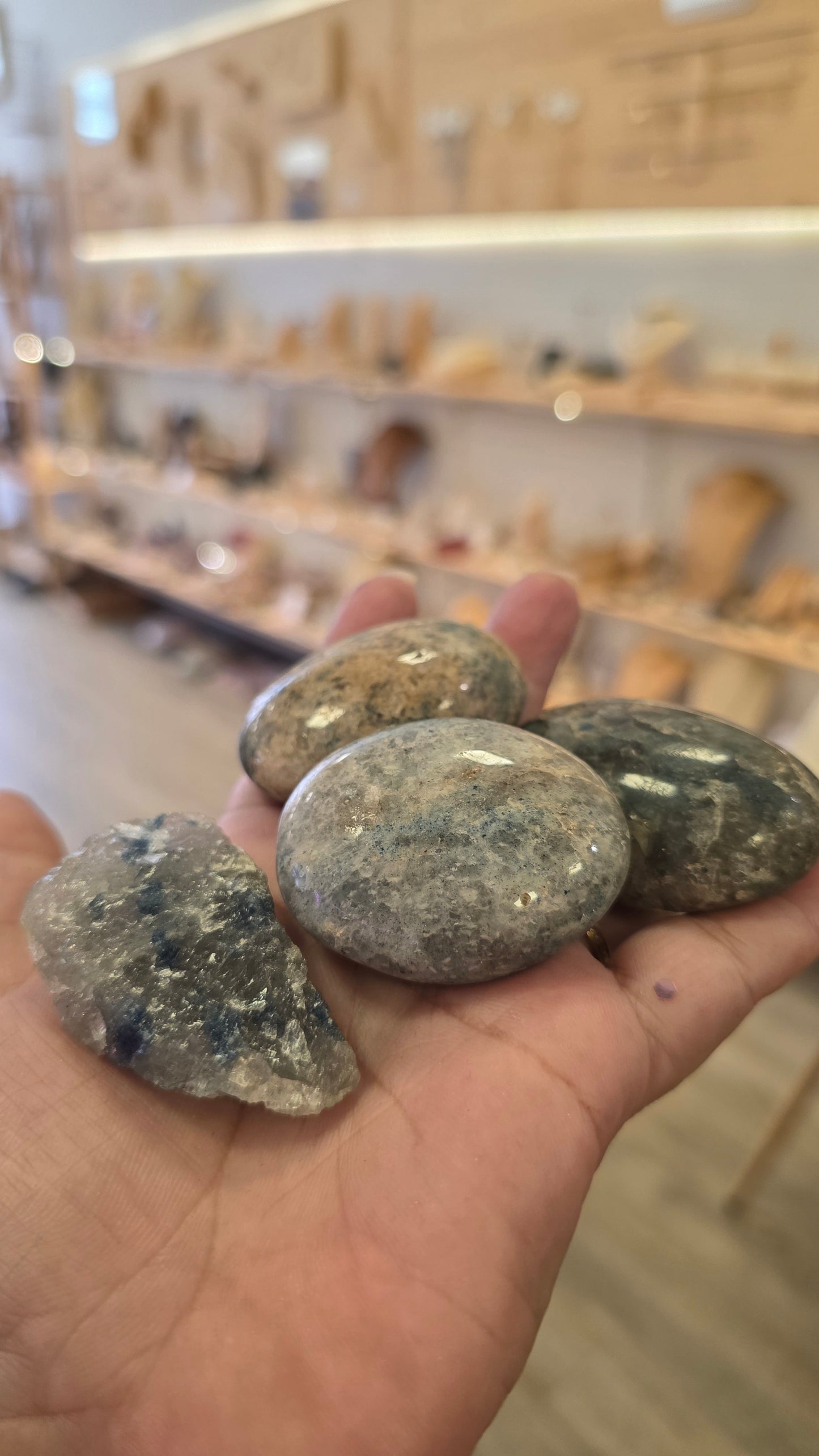 Quartz bleue galet/ brute