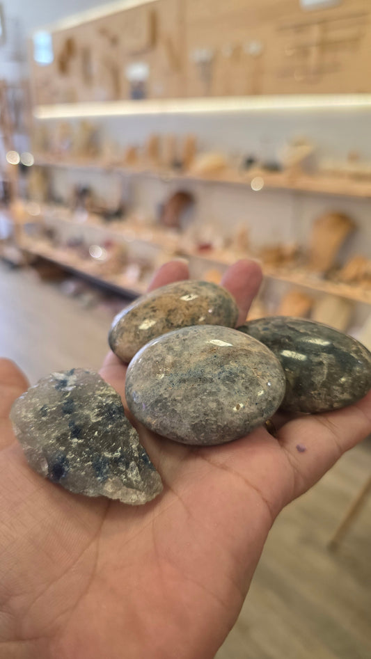 Quartz bleue galet/ brute